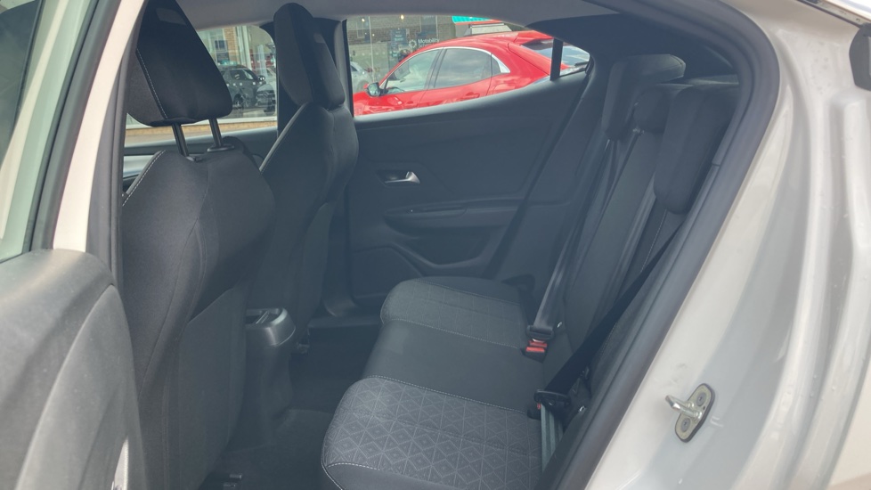 Vauxhall Mokka 1.2 Turbo 100 Design 5dr Petrol Hatchback - Image 16