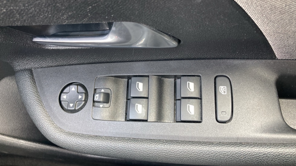 Vauxhall Mokka 1.2 Turbo 100 Design 5dr Petrol Hatchback - Image 23