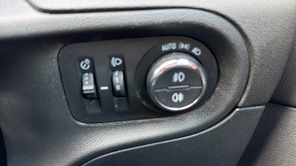 Vauxhall Grandland X 1.2 Turbo SRi Nav 5dr Petrol Hatchback - Image 23