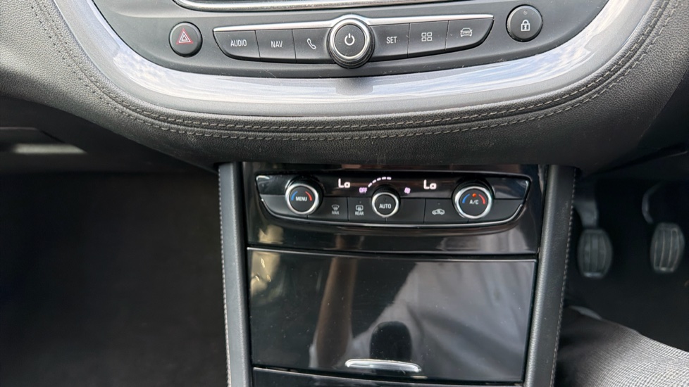 Vauxhall Grandland X 1.2 Turbo SRi Nav 5dr Petrol Hatchback - Image 32