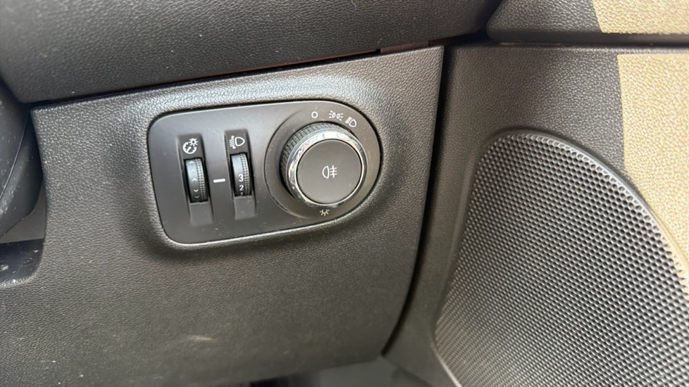 Vauxhall Adam 1.4i Jam 3dr Petrol Hatchback - Image 24