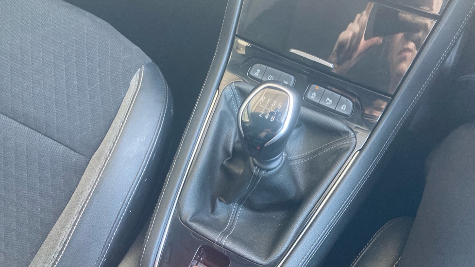 Vauxhall Grandland X 1.2 Turbo Griffin Edition 5dr Petrol Hatchback - Image 13