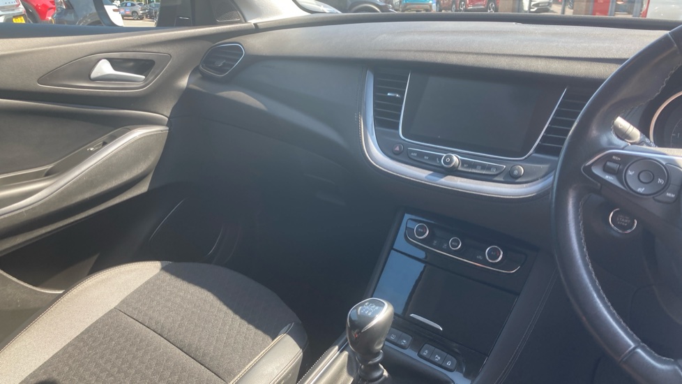 Vauxhall Grandland X 1.2 Turbo Griffin Edition 5dr Petrol Hatchback - Image 14