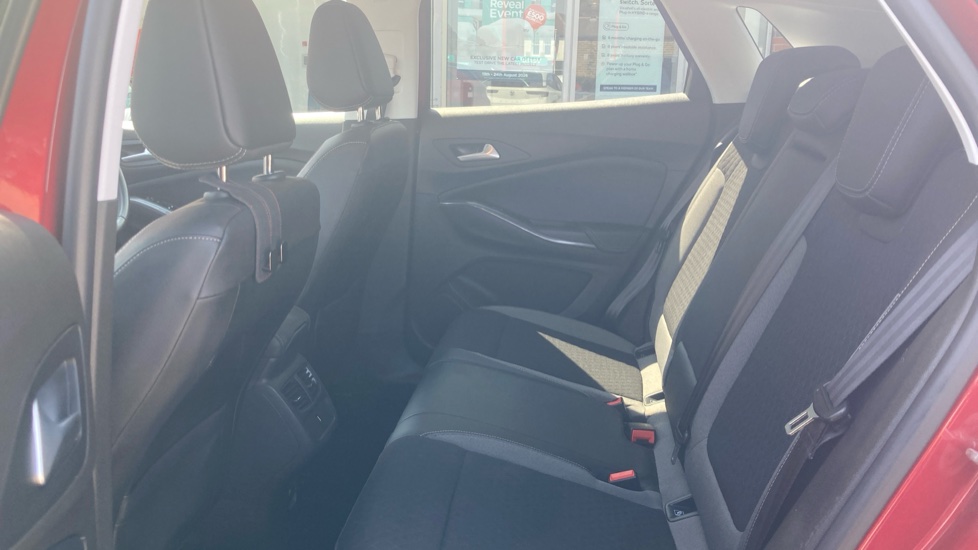 Vauxhall Grandland X 1.2 Turbo Griffin Edition 5dr Petrol Hatchback - Image 16