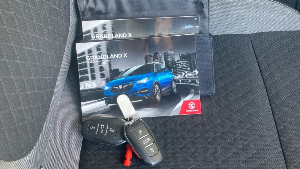 Vauxhall Grandland X 1.2 Turbo Griffin Edition 5dr Petrol Hatchback - Image 19