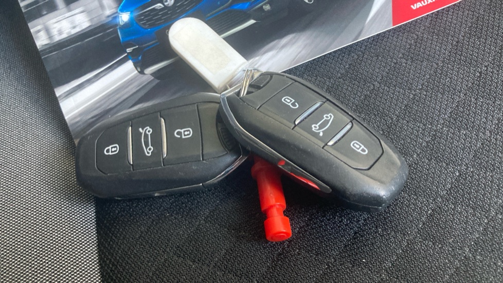 Vauxhall Grandland X 1.2 Turbo Griffin Edition 5dr Petrol Hatchback - Image 20