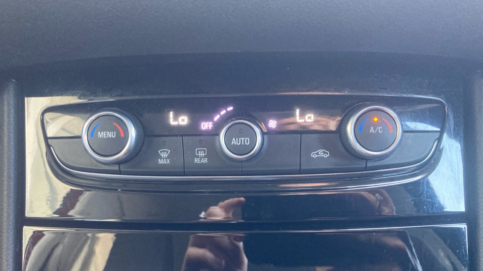 Vauxhall Grandland X 1.2 Turbo Griffin Edition 5dr Petrol Hatchback - Image 33