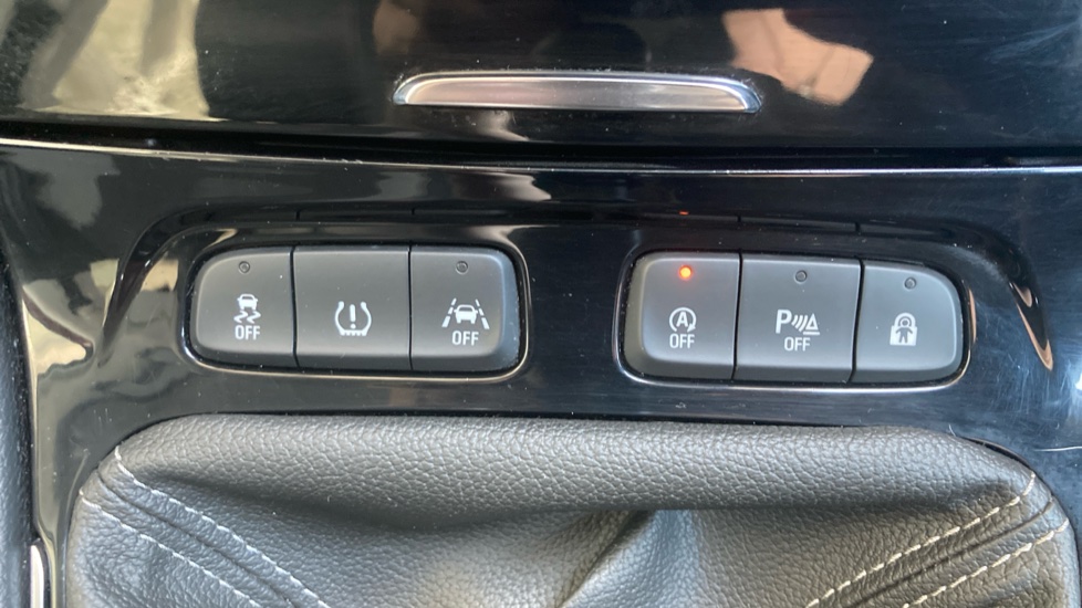 Vauxhall Grandland X 1.2 Turbo Griffin Edition 5dr Petrol Hatchback - Image 34