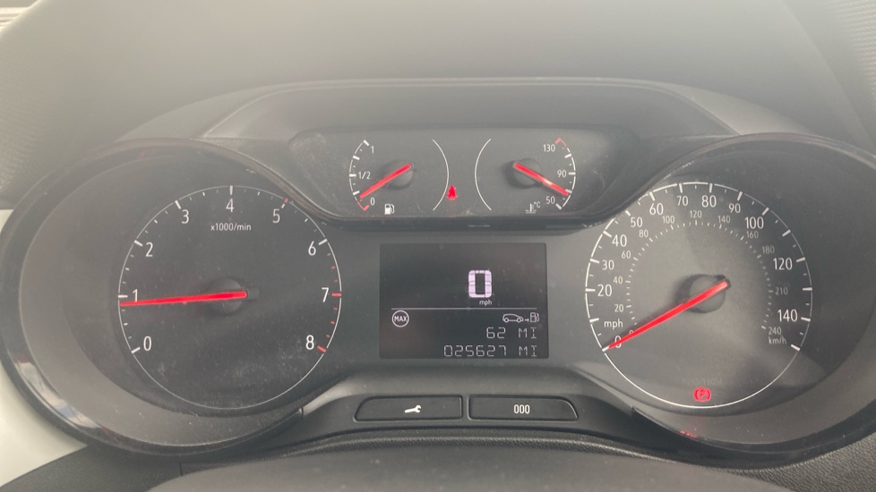 Vauxhall Crossland X 1.2T [110] Griffin 5dr [6 Spd] [Start Stop] Petrol Hatchback - Image 18