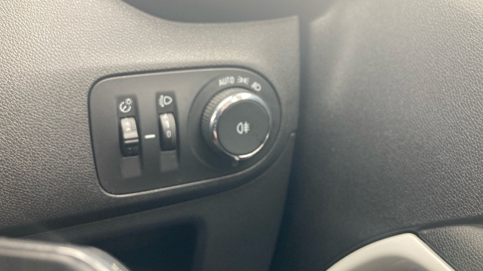 Vauxhall Crossland X 1.2T [110] Griffin 5dr [6 Spd] [Start Stop] Petrol Hatchback - Image 24