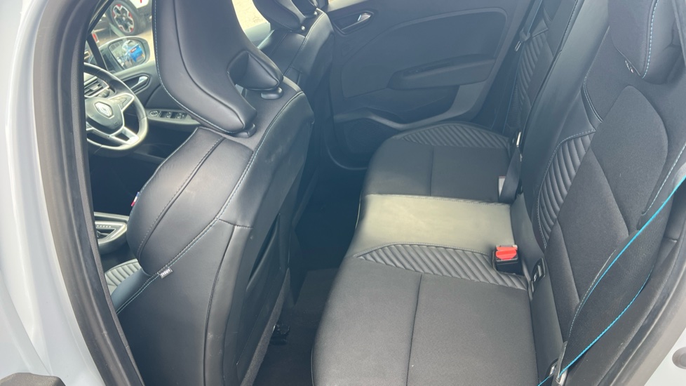 Renault Clio 1.6 E-TECH full hybrid 145 Esprit Alpine 5dr Auto Hybrid Hatchback - Image 16
