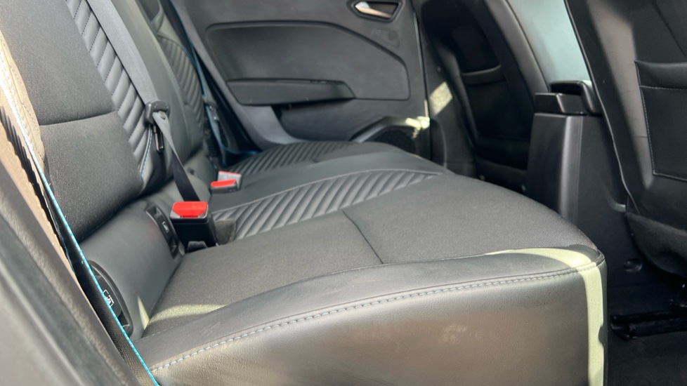 Renault Clio 1.6 E-TECH full hybrid 145 Esprit Alpine 5dr Auto Hybrid Hatchback - Image 30