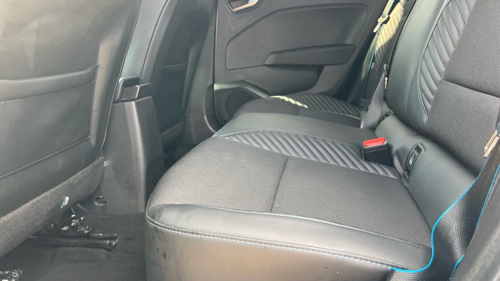Renault Clio 1.6 E-TECH full hybrid 145 Esprit Alpine 5dr Auto Hybrid Hatchback - Image 31