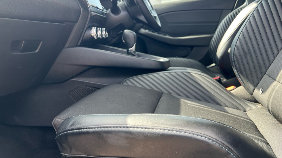 Renault Clio 1.6 E-TECH full hybrid 145 Esprit Alpine 5dr Auto Hybrid Hatchback - Image 32