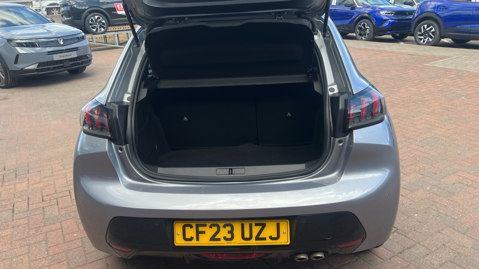 Peugeot 208 1.2 PureTech 130 Allure Premium + 5dr EAT8 Petrol Hatchback - Image 4