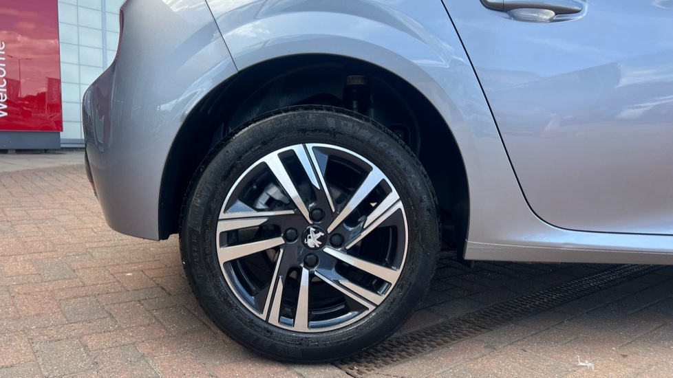 Peugeot 208 1.2 PureTech 130 Allure Premium + 5dr EAT8 Petrol Hatchback - Image 7