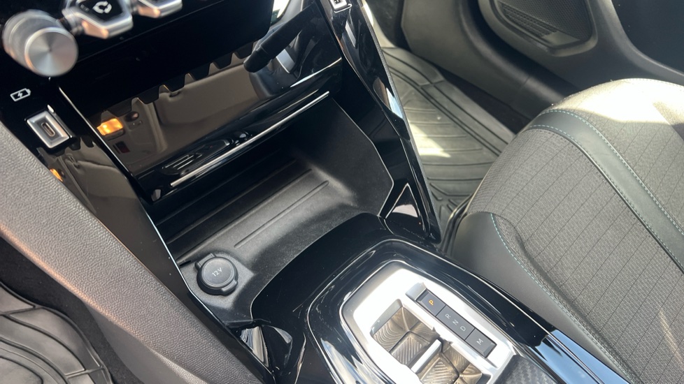 Peugeot 208 1.2 PureTech 130 Allure Premium + 5dr EAT8 Petrol Hatchback - Image 13