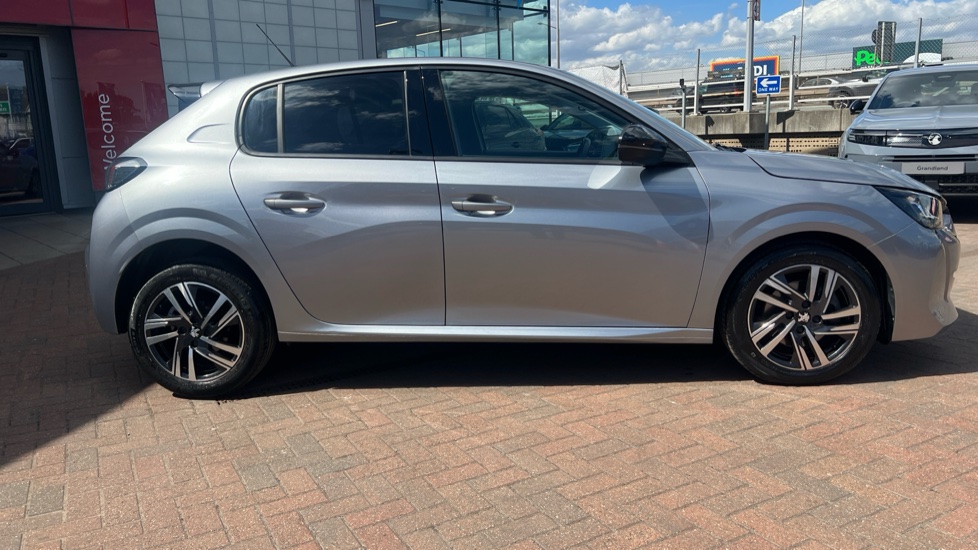 Peugeot 208 1.2 PureTech 130 Allure Premium + 5dr EAT8 Petrol Hatchback - Image 28