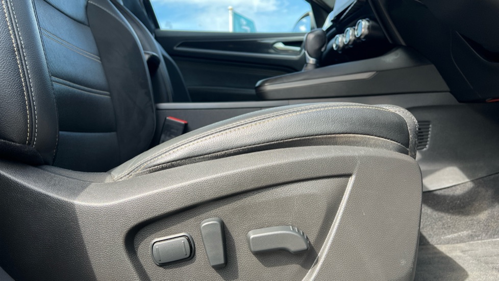 Renault Arkana 1.6 E-Tech full hybrid 145 Engineered 5dr Auto Hybrid Estate - Image 29