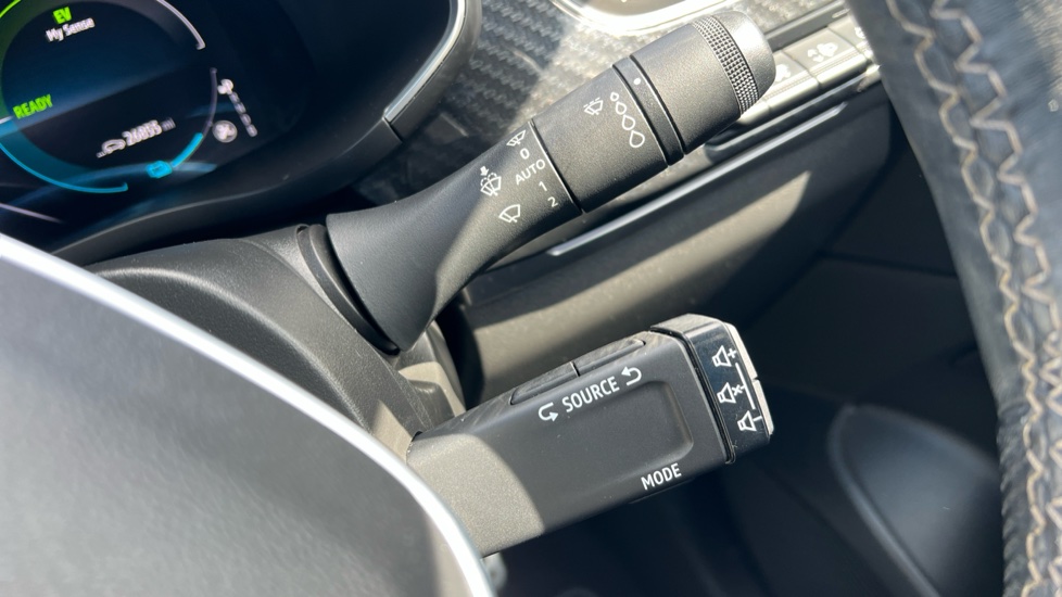 Renault Arkana 1.6 E-Tech full hybrid 145 Engineered 5dr Auto Hybrid Estate - Image 36