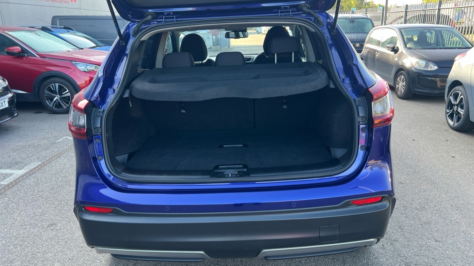 Nissan Qashqai 1.3 DiG-T 160 [157] N-Connecta 5dr DCT Glass Roof Petrol Hatchback - Image 4
