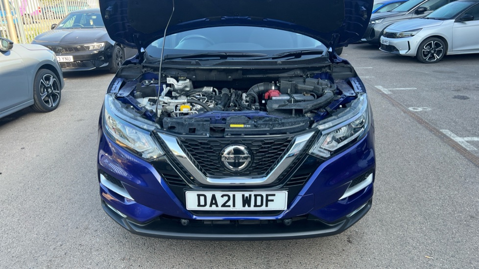 Nissan Qashqai 1.3 DiG-T 160 [157] N-Connecta 5dr DCT Glass Roof Petrol Hatchback - Image 8