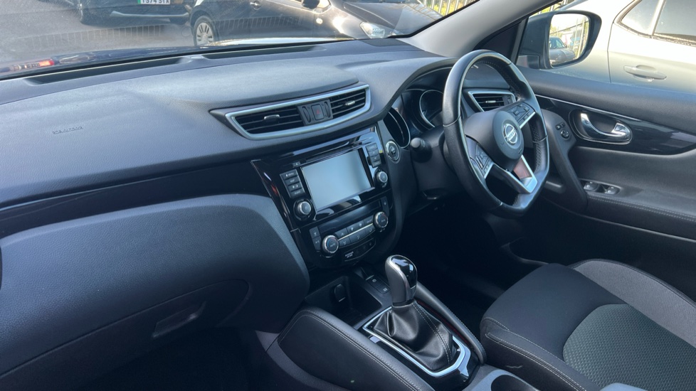 Nissan Qashqai 1.3 DiG-T 160 [157] N-Connecta 5dr DCT Glass Roof Petrol Hatchback - Image 9