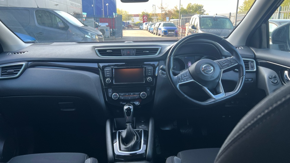 Nissan Qashqai 1.3 DiG-T 160 [157] N-Connecta 5dr DCT Glass Roof Petrol Hatchback - Image 10