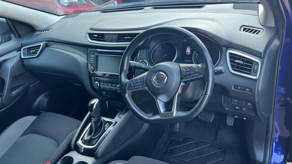 Nissan Qashqai 1.3 DiG-T 160 [157] N-Connecta 5dr DCT Glass Roof Petrol Hatchback - Image 11