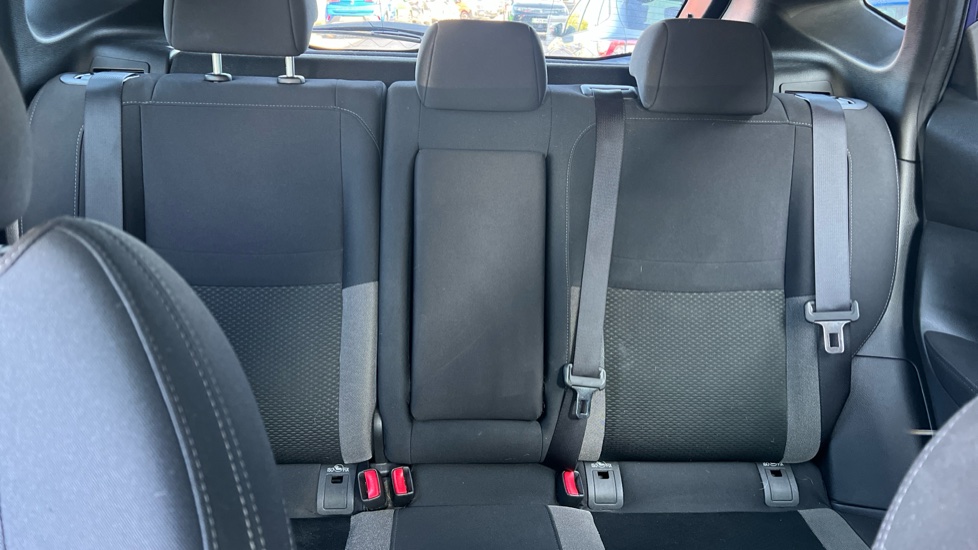 Nissan Qashqai 1.3 DiG-T 160 [157] N-Connecta 5dr DCT Glass Roof Petrol Hatchback - Image 15
