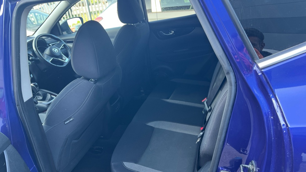 Nissan Qashqai 1.3 DiG-T 160 [157] N-Connecta 5dr DCT Glass Roof Petrol Hatchback - Image 16