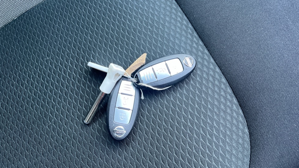 Nissan Qashqai 1.3 DiG-T 160 [157] N-Connecta 5dr DCT Glass Roof Petrol Hatchback - Image 20