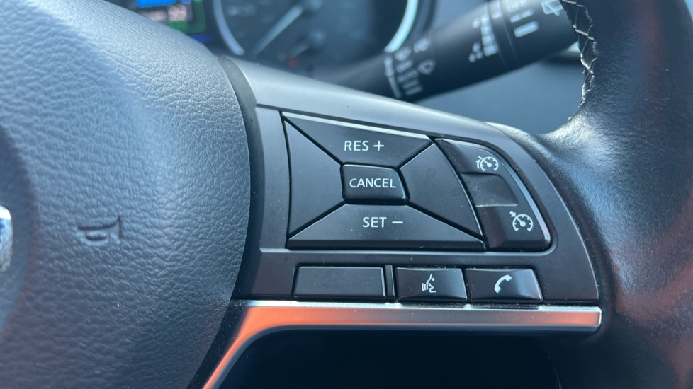 Nissan Qashqai 1.3 DiG-T 160 [157] N-Connecta 5dr DCT Glass Roof Petrol Hatchback - Image 22