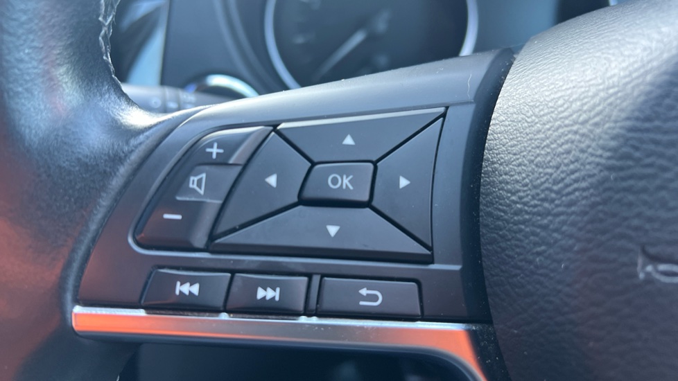 Nissan Qashqai 1.3 DiG-T 160 [157] N-Connecta 5dr DCT Glass Roof Petrol Hatchback - Image 23