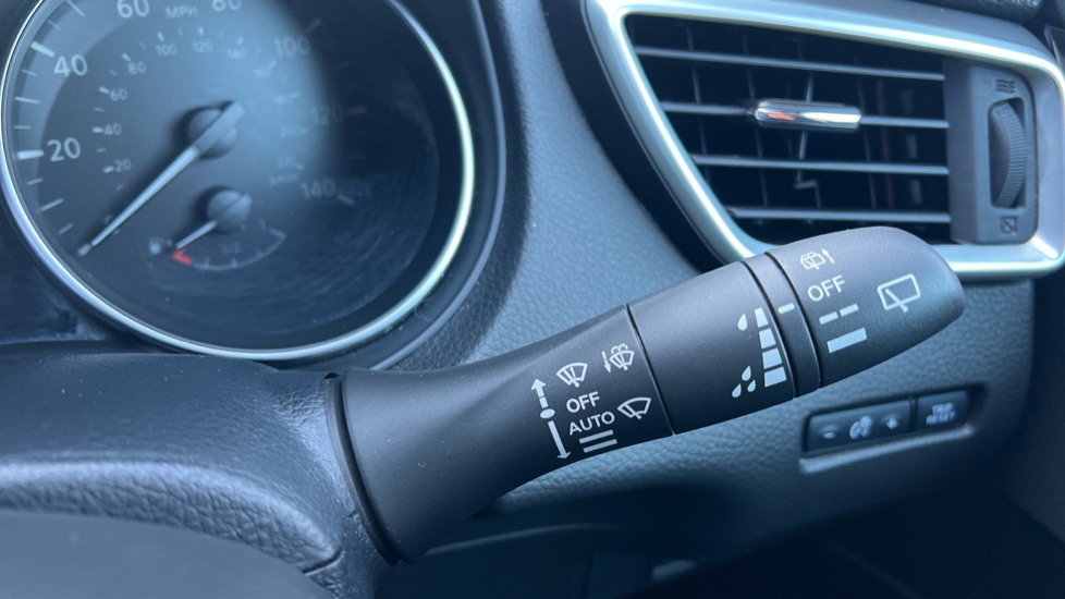 Nissan Qashqai 1.3 DiG-T 160 [157] N-Connecta 5dr DCT Glass Roof Petrol Hatchback - Image 24