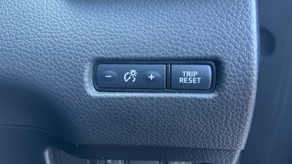 Nissan Qashqai 1.3 DiG-T 160 [157] N-Connecta 5dr DCT Glass Roof Petrol Hatchback - Image 27