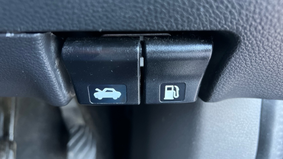 Nissan Qashqai 1.3 DiG-T 160 [157] N-Connecta 5dr DCT Glass Roof Petrol Hatchback - Image 29