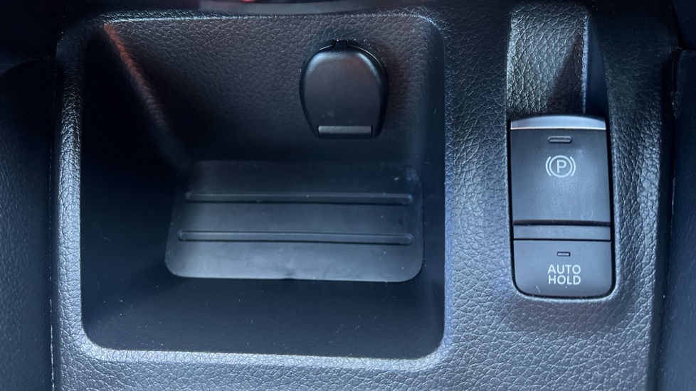Nissan Qashqai 1.3 DiG-T 160 [157] N-Connecta 5dr DCT Glass Roof Petrol Hatchback - Image 33