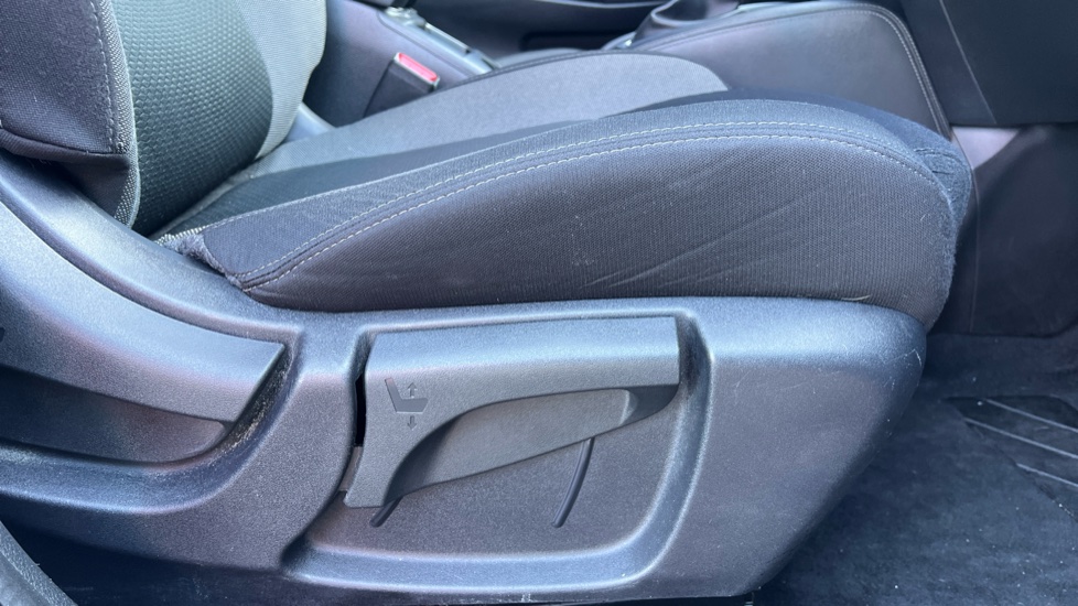 Nissan Qashqai 1.3 DiG-T 160 [157] N-Connecta 5dr DCT Glass Roof Petrol Hatchback - Image 45