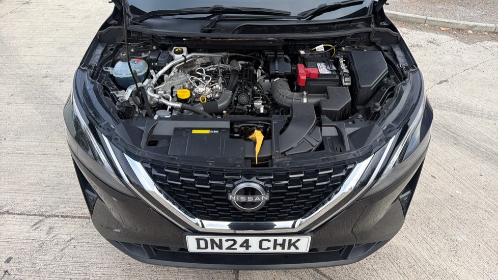Nissan Qashqai 1.3 DiG-T MH 158 N-Connecta 5dr Xtronic Petrol Hatchback - Image 8