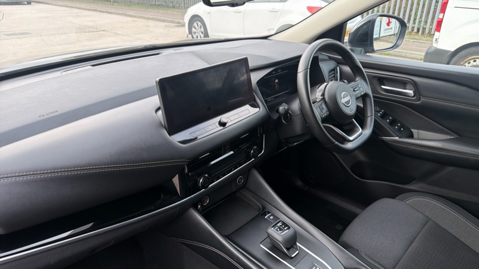 Nissan Qashqai 1.3 DiG-T MH 158 N-Connecta 5dr Xtronic Petrol Hatchback - Image 9