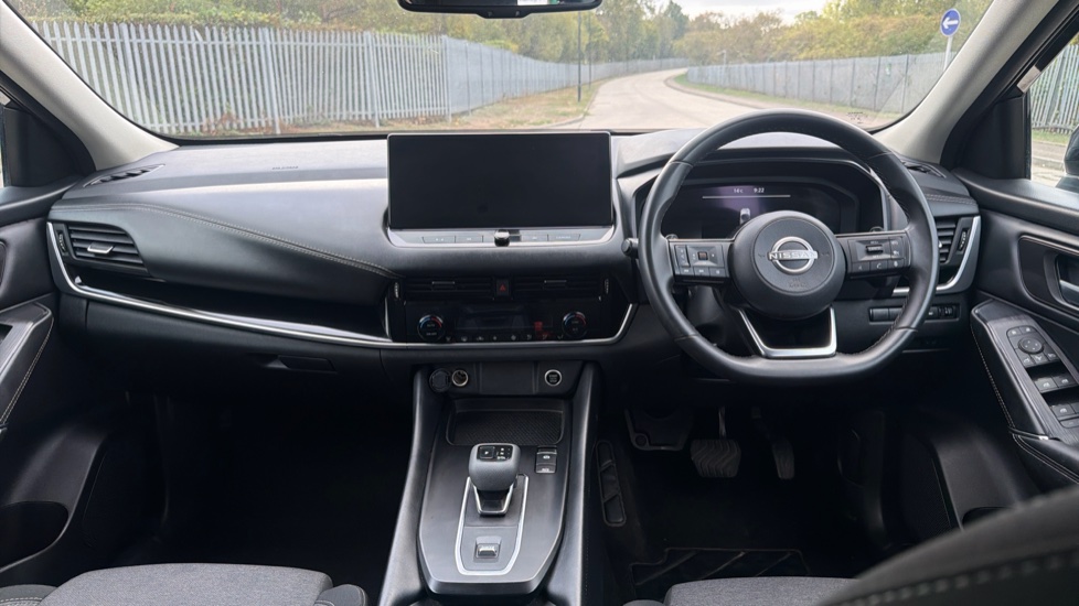 Nissan Qashqai 1.3 DiG-T MH 158 N-Connecta 5dr Xtronic Petrol Hatchback - Image 10