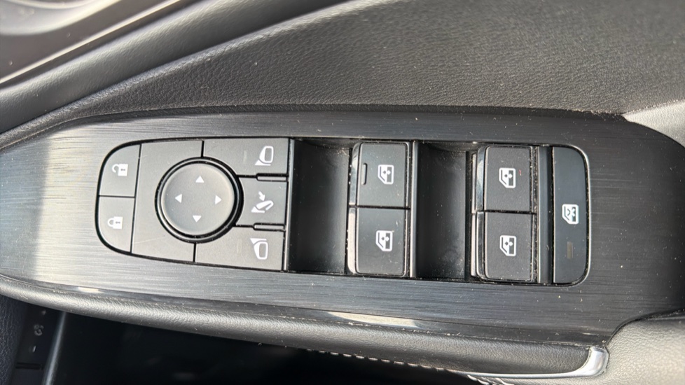 Nissan Qashqai 1.3 DiG-T MH 158 N-Connecta 5dr Xtronic Petrol Hatchback - Image 26