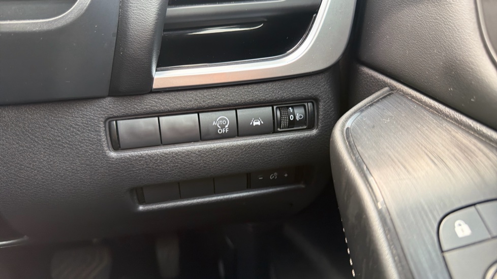 Nissan Qashqai 1.3 DiG-T MH 158 N-Connecta 5dr Xtronic Petrol Hatchback - Image 27