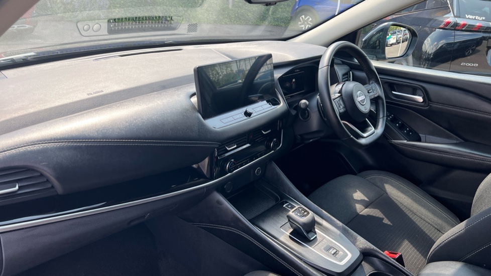 Nissan Qashqai 1.3 DiG-T MH 158 N-Connecta 5dr Xtronic Petrol Hatchback - Image 9