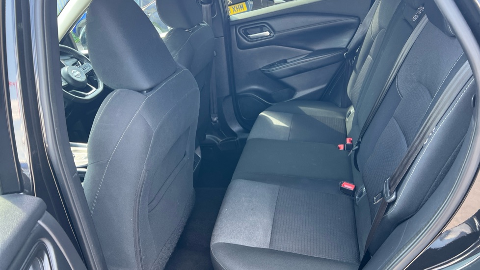 Nissan Qashqai 1.3 DiG-T MH 158 N-Connecta 5dr Xtronic Petrol Hatchback - Image 16