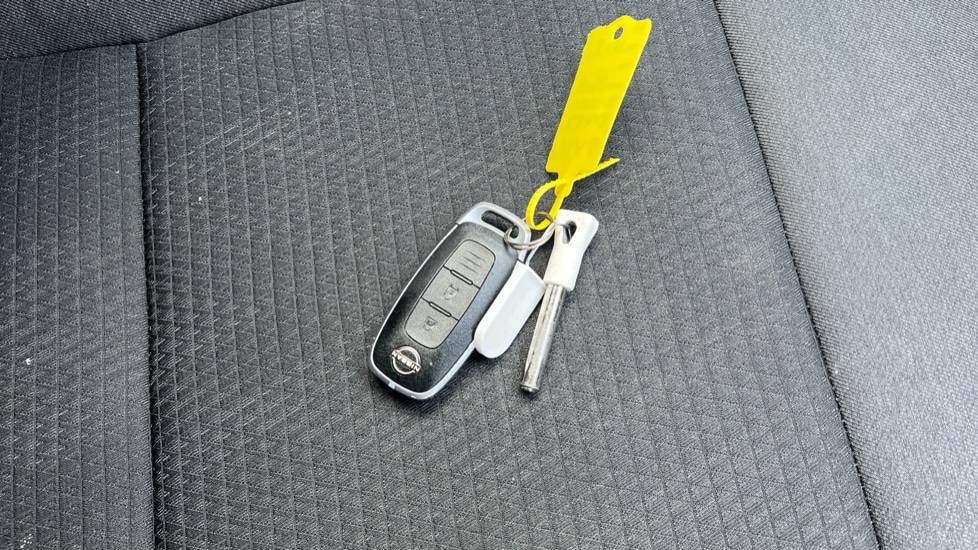 Nissan Qashqai 1.3 DiG-T MH 158 N-Connecta 5dr Xtronic Petrol Hatchback - Image 19