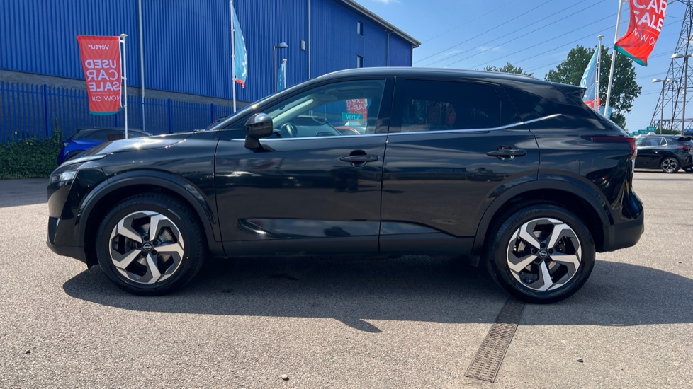 Nissan Qashqai 1.3 DiG-T MH 158 N-Connecta 5dr Xtronic Petrol Hatchback - Image 24