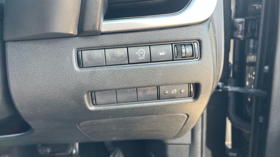 Nissan Qashqai 1.3 DiG-T MH 158 N-Connecta 5dr Xtronic Petrol Hatchback - Image 40