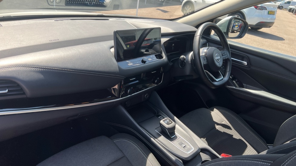 Nissan Qashqai 1.3 DiG-T MH 158 N-Connecta 5dr Xtronic Petrol Hatchback - Image 9